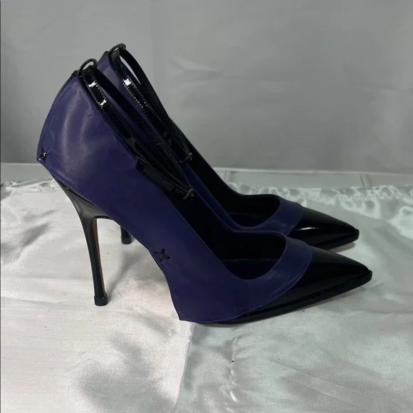 Manolo Blahnik Black and Blue Heels - Picture 4 of 10